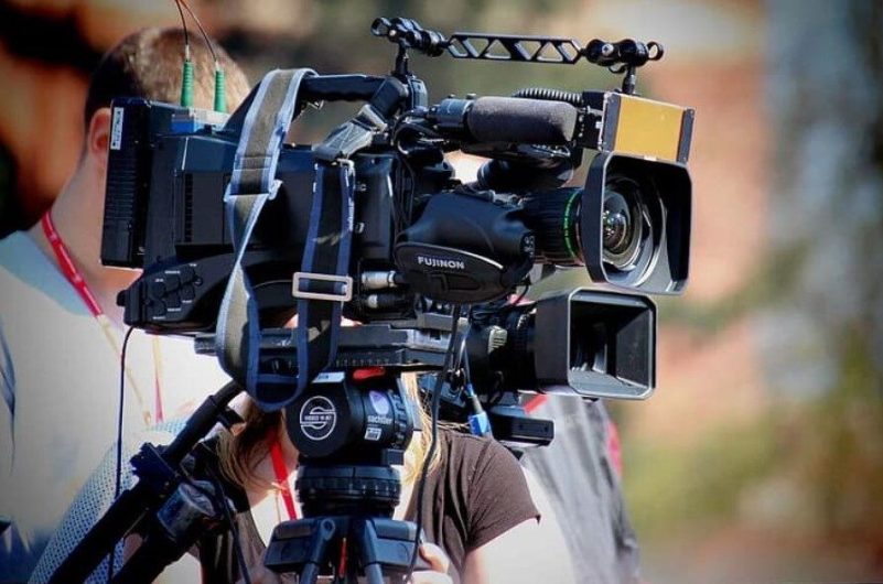 Translation Challenges in the Global Film Industry: Overcoming Language Barriers in Cinema