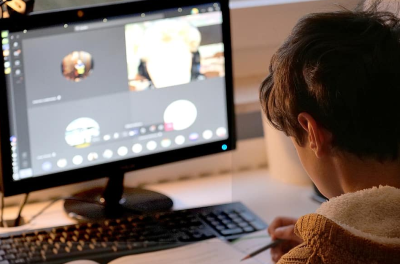 Breaking Language Barriers in E-Learning Platforms: How to Make Online Education More Accessible
